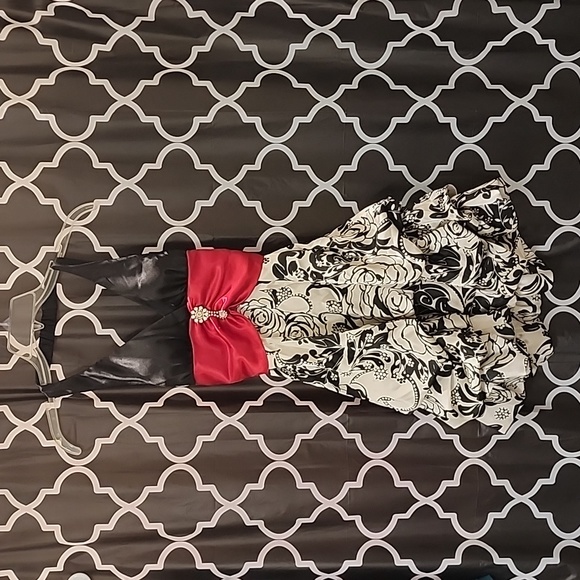 Dress - Picture 1 of 4